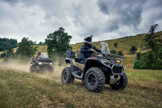 68408ceb9a3a5faa6133adde_CFORCE 1000 OVERLAND_Action (4)